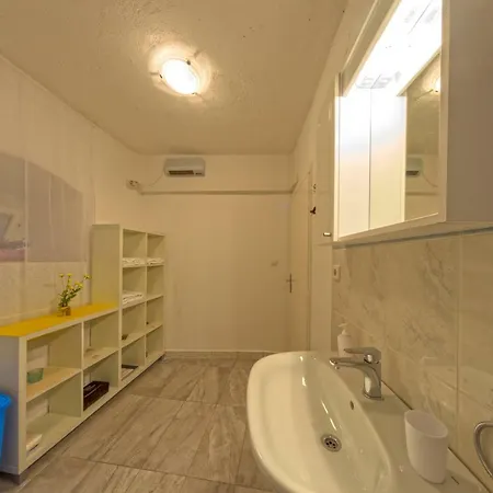 Lägenhet Nino Skradin