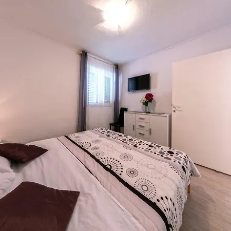 Nino Apartment *